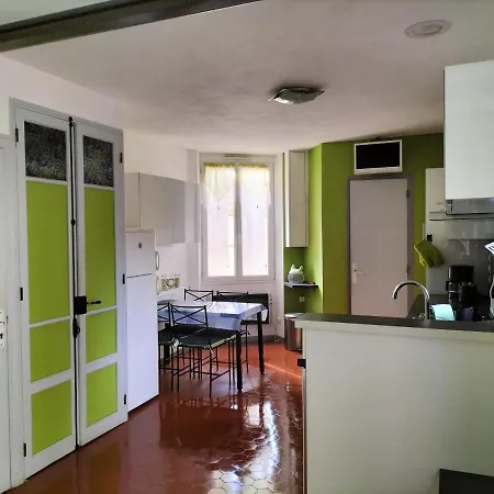 Climatise Avec Mezzanine Au Calme Avec Terrasse Et Parking Idealement Situe Pour Faire A Pied ! 아파트 *