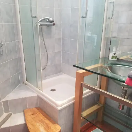 아파트 Climatise Avec Mezzanine Au Calme Avec Terrasse Et Parking Idealement Situe Pour Faire A Pied ! 방돌