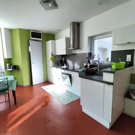 Calme Et Climatisé, à Pied, Terrasse, Parking Privé *