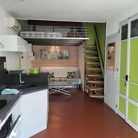 아파트 Climatise Avec Mezzanine Au Calme Avec Terrasse Et Parking Idealement Situe Pour Faire A Pied ! *