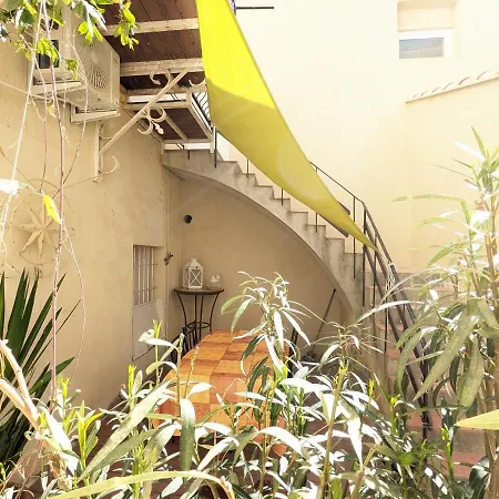 아파트 Climatise Avec Mezzanine Au Calme Avec Terrasse Et Parking Idealement Situe Pour Faire A Pied !