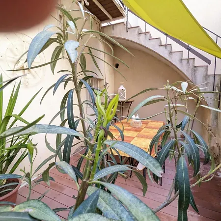 아파트 Climatise Avec Mezzanine Au Calme Avec Terrasse Et Parking Idealement Situe Pour Faire A Pied ! 방돌