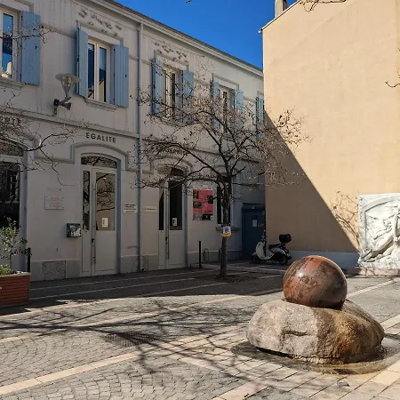 아파트 Climatise Avec Mezzanine Au Calme Avec Terrasse Et Parking Idealement Situe Pour Faire A Pied ! 방돌